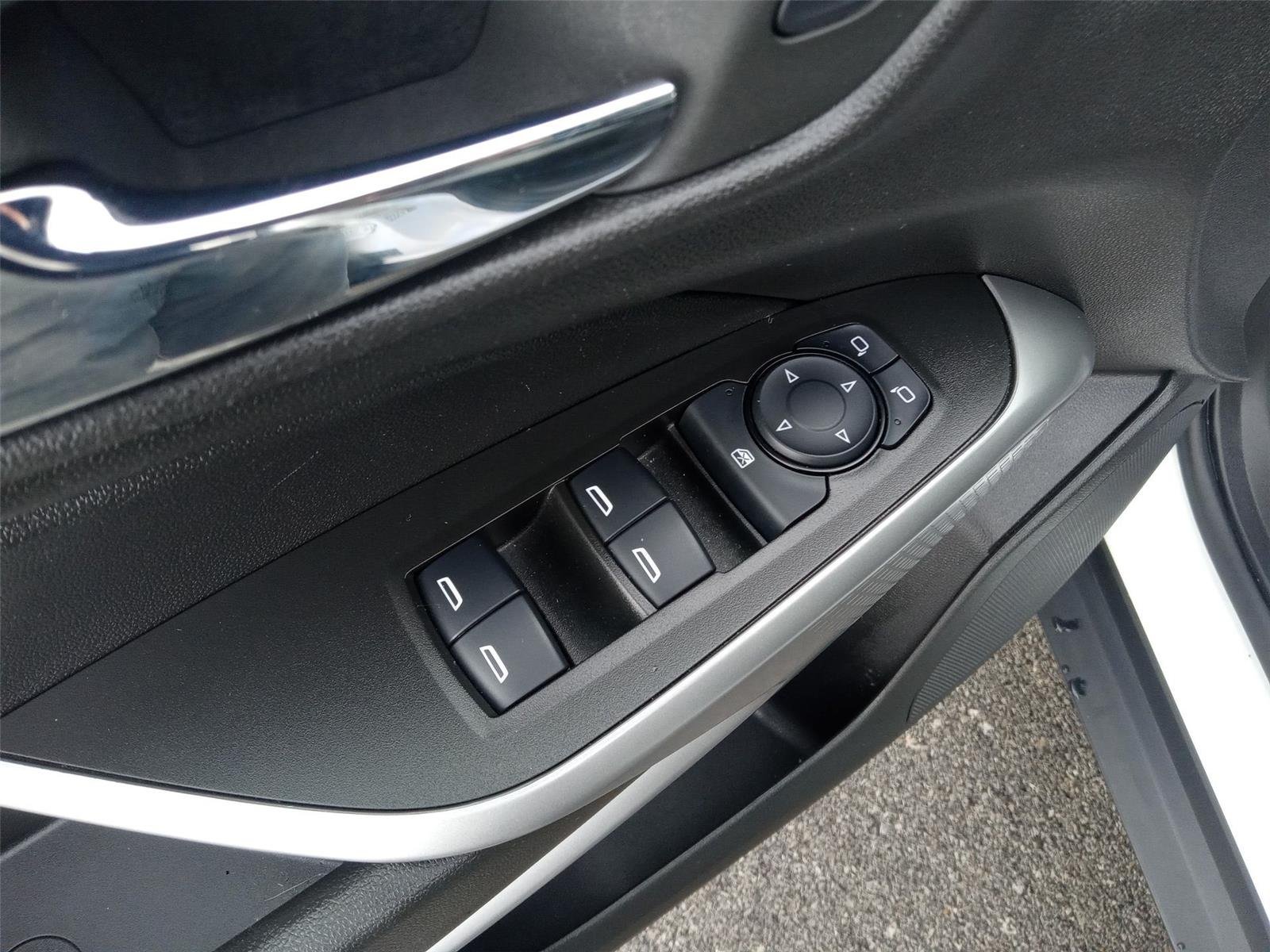 Used 2024 Summit White Chevrolet 1RS image 14