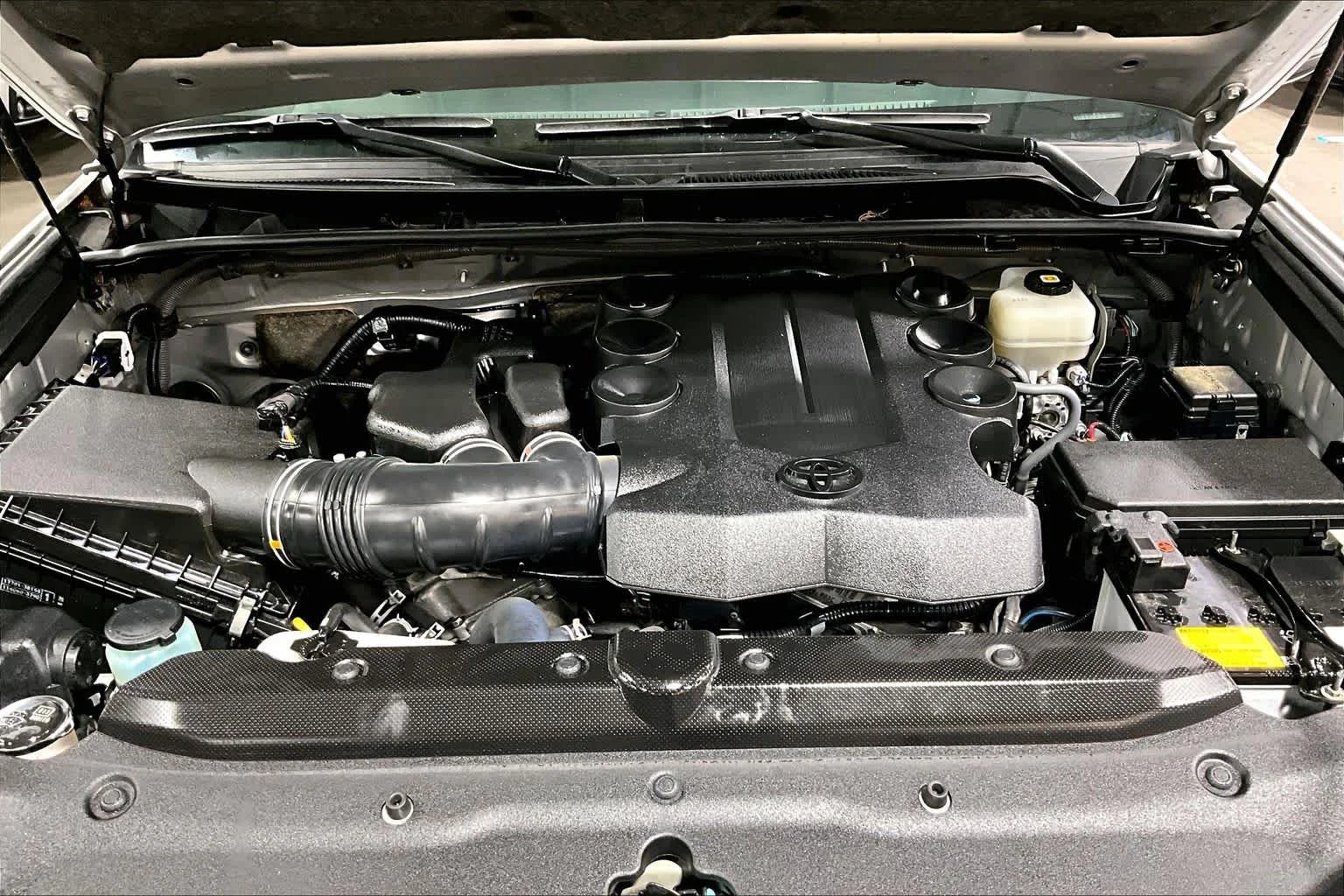 Used 2021 Classic Silver Metallic Toyota Venture image 32