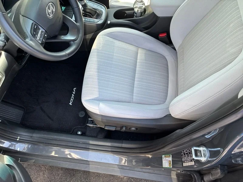 Used 2023 Gray Hyundai SEL image 3