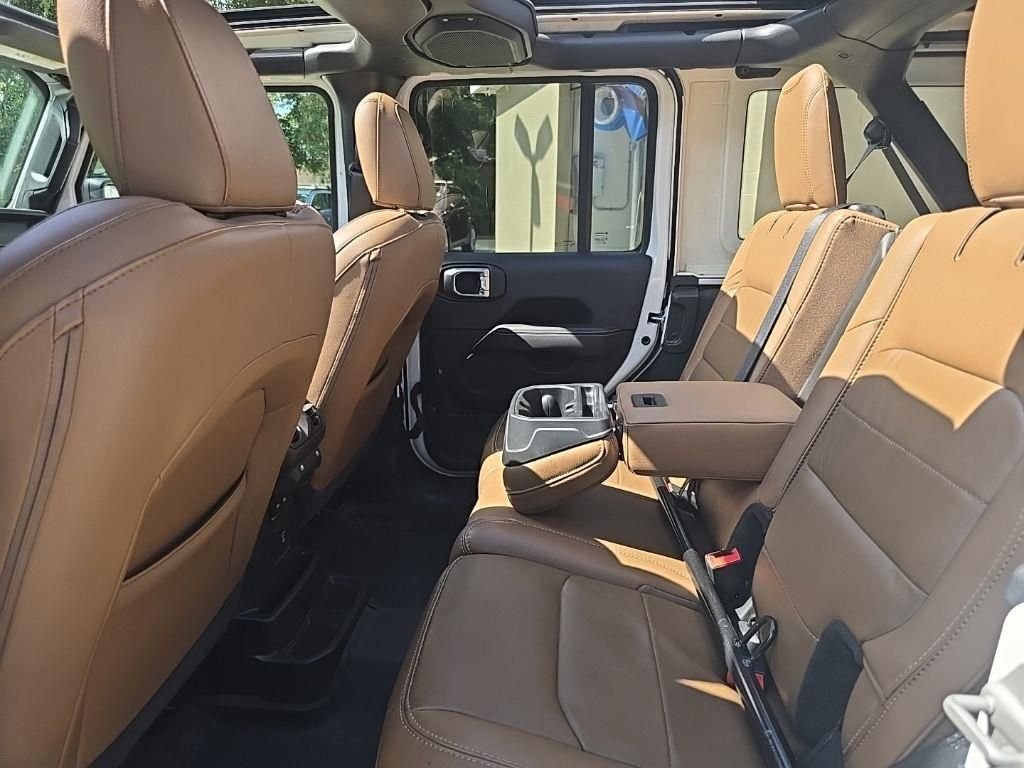 Used 2023 White Jeep Sahara image 11