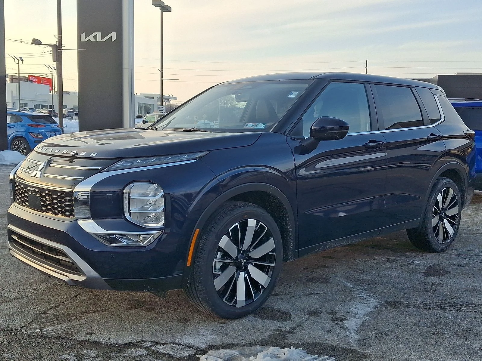 New 2026 Blue Mitsubishi SE image 4