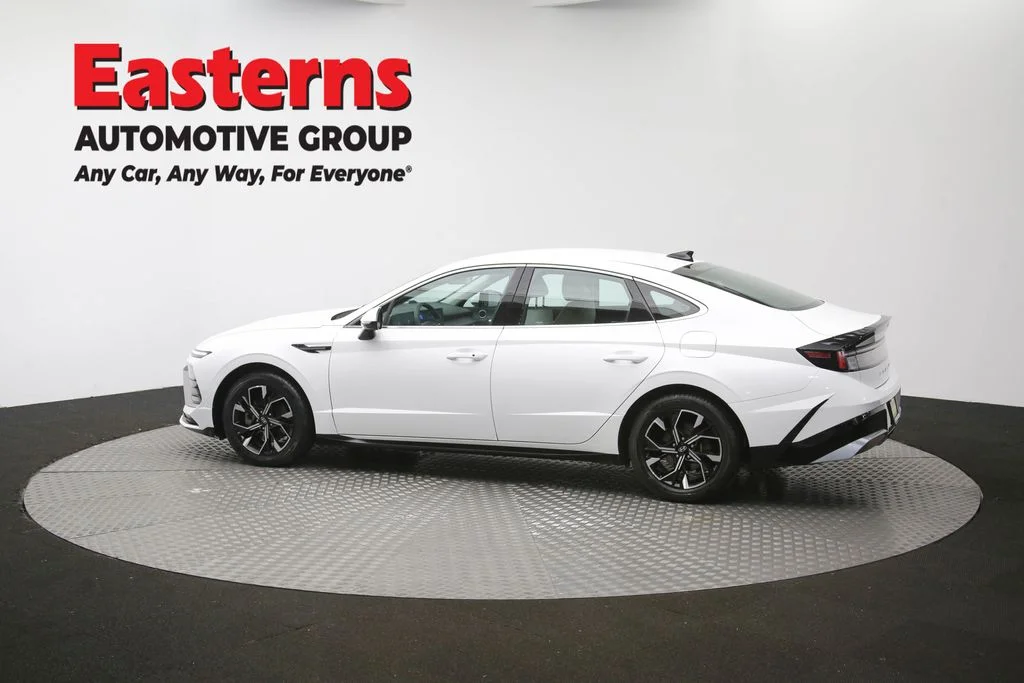 Used 2024 White Hyundai SEL image 61