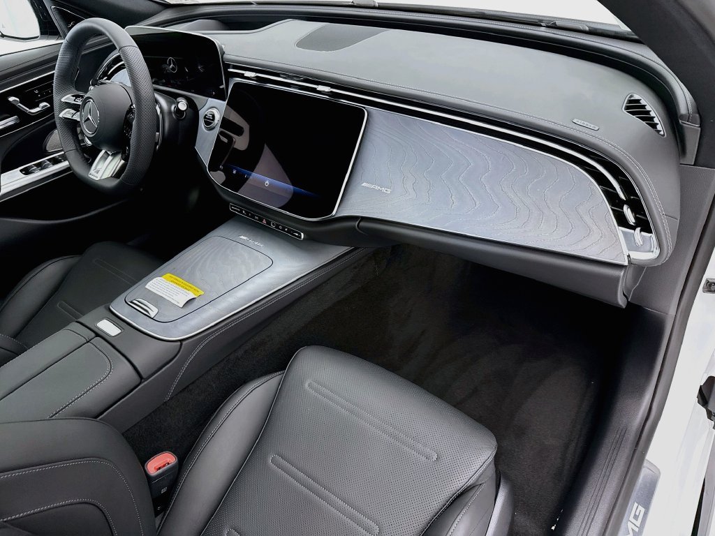New 2027 MANUFAKTUR Moonlight White Magno Mercedes-Benz E 53 AMG® image 17