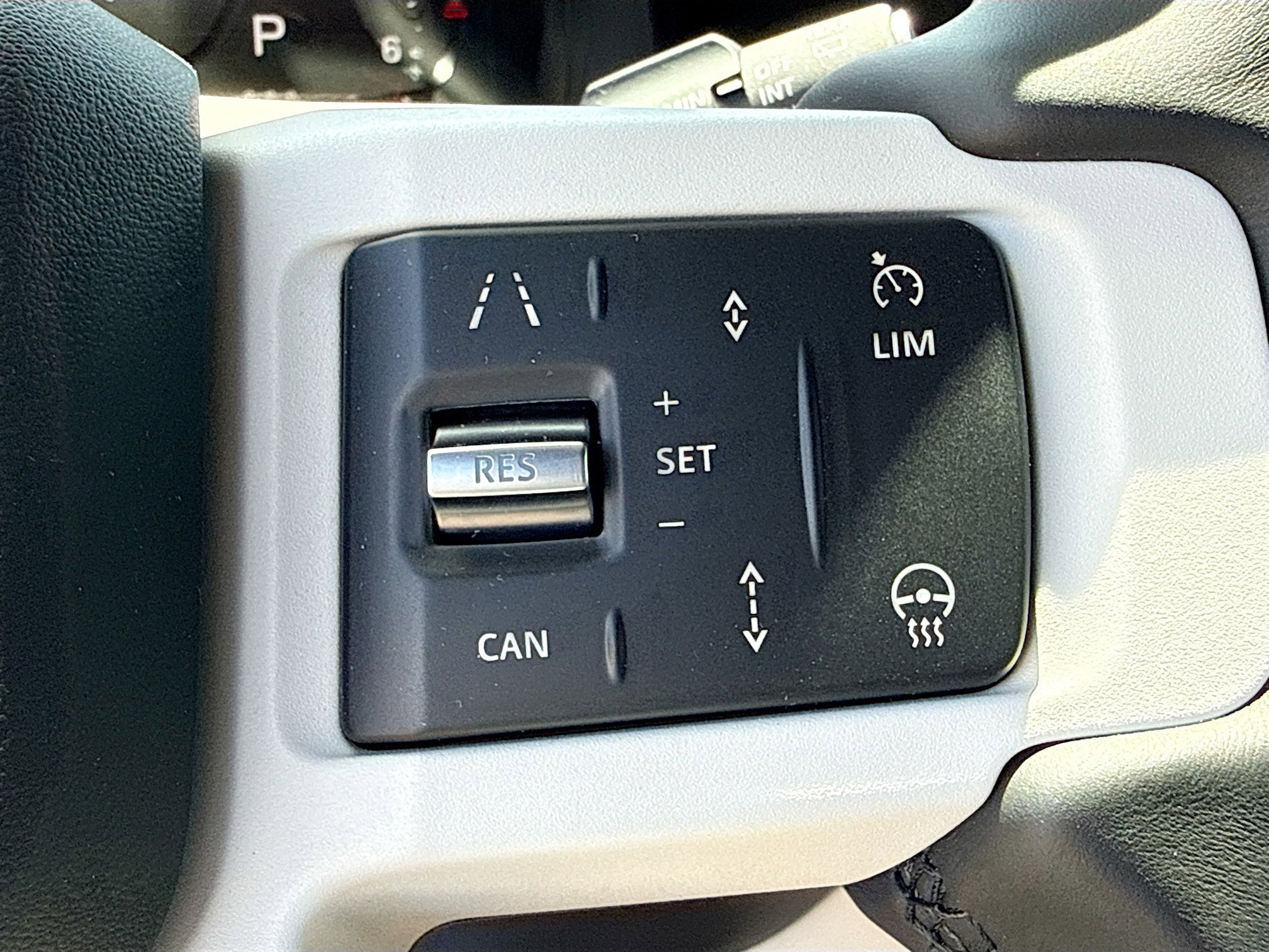 New 2026 Santorini Black Land Rover X-Dynamic SE image 39