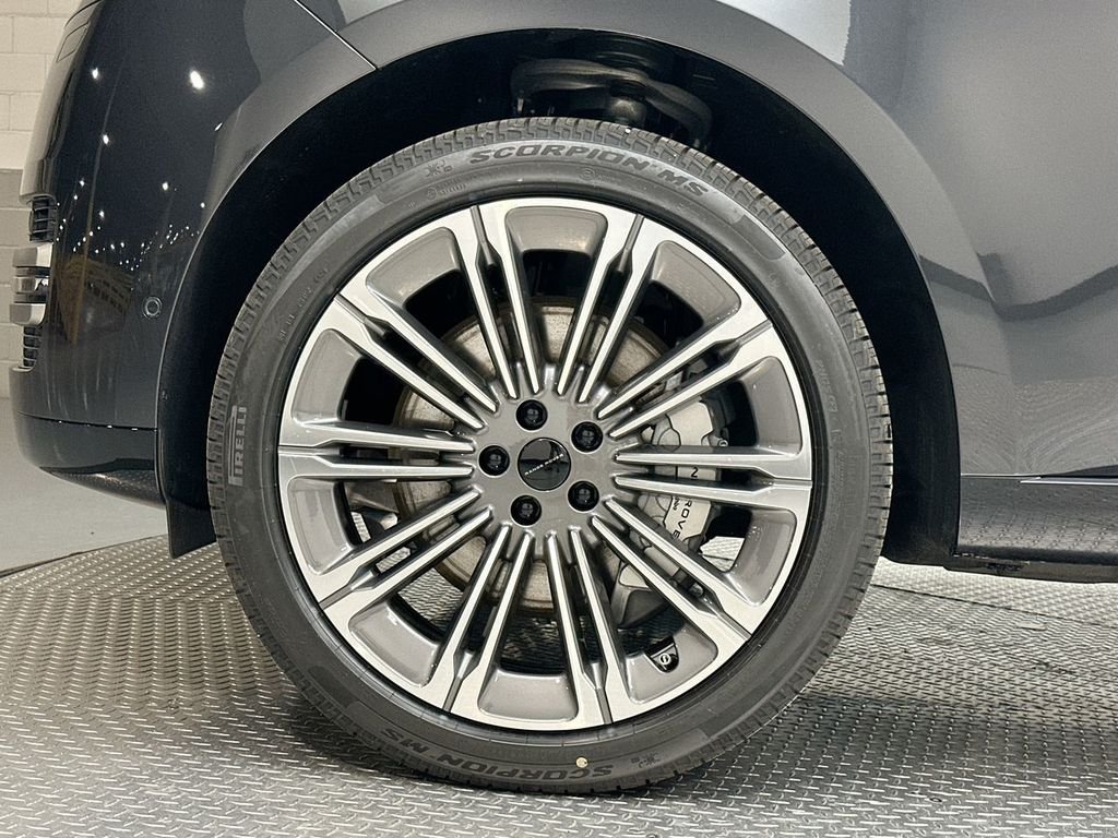 New 2026 Carpathian Gray Premium Metallic Land Rover SE image 17
