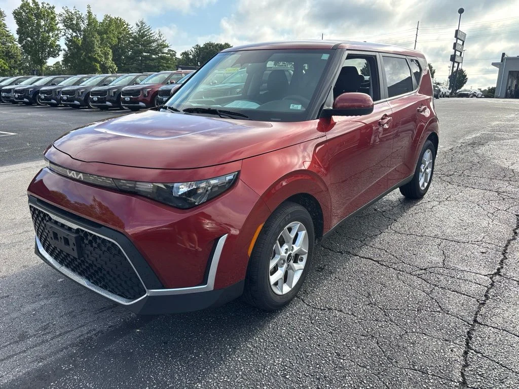 Used 2025 Mars Orange Kia LX image 7