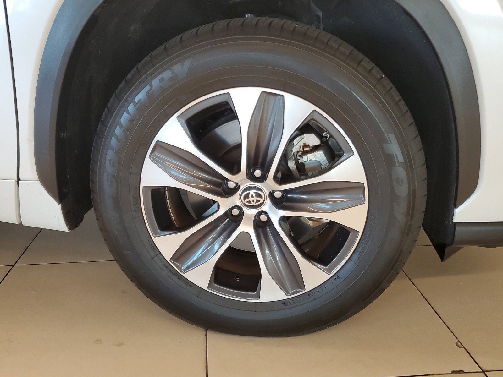 Used 2021 Blizzard Pearl Toyota Hybrid XLE image 10