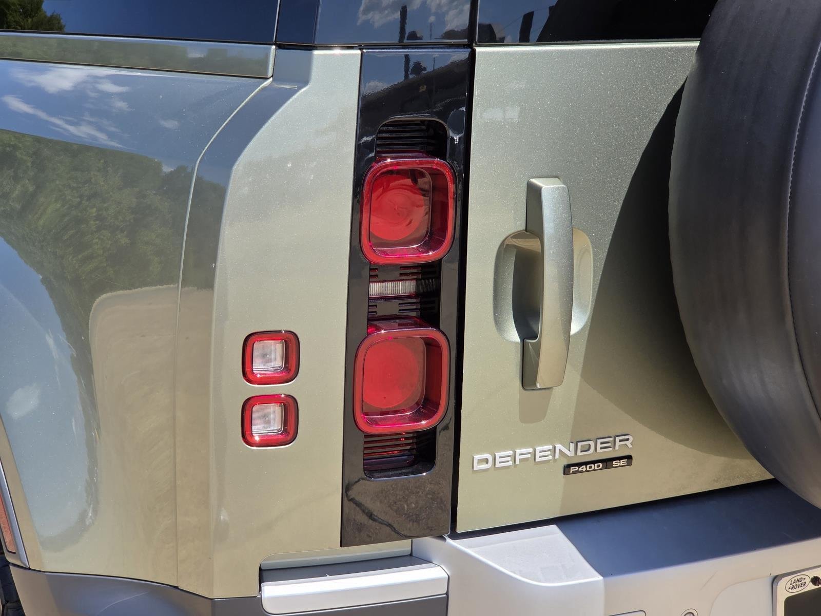 Used 2020 Pangea Green Metallic Land Rover SE image 8