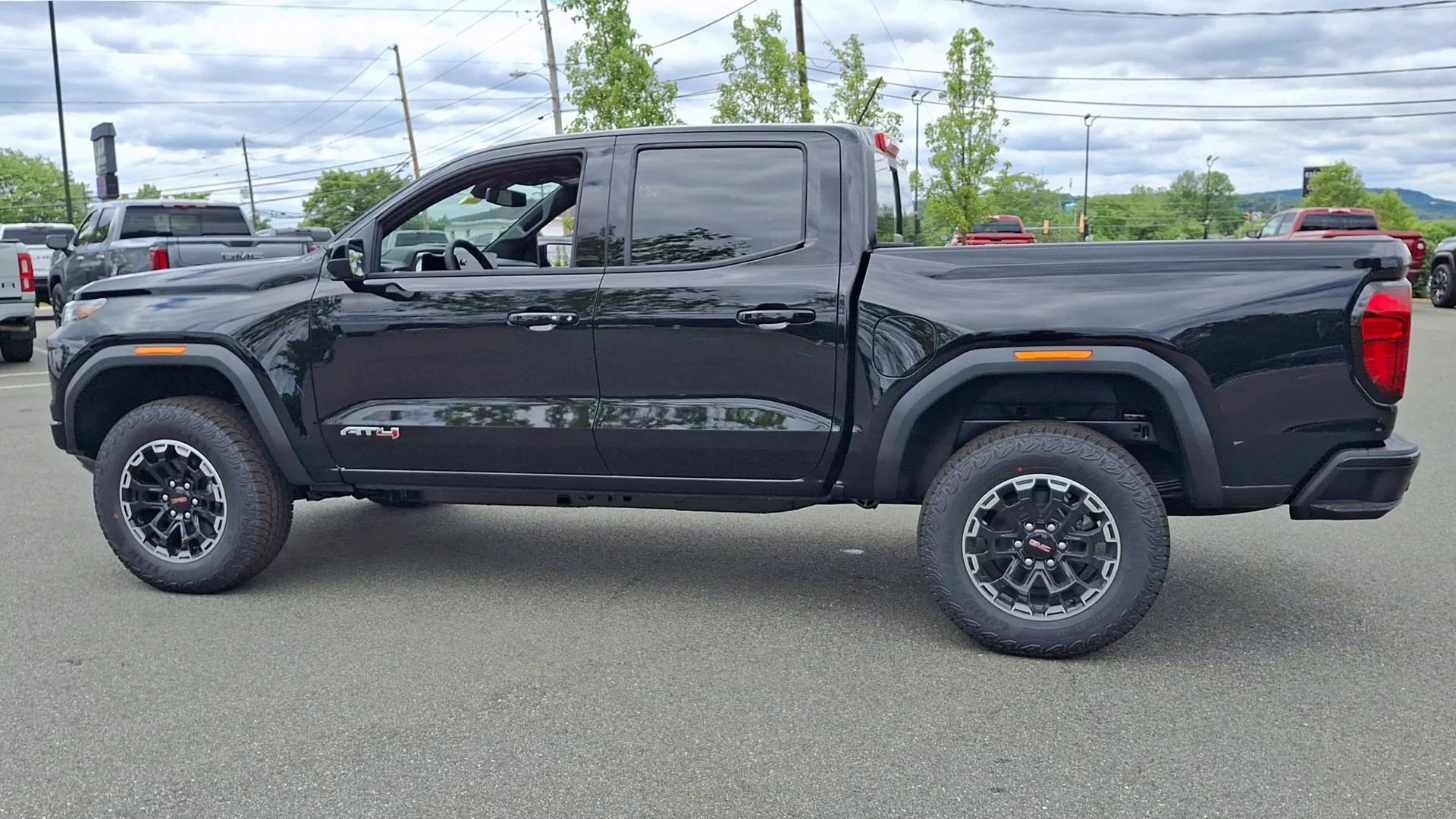 2026 GMC Canyon AT4 - Photo 7