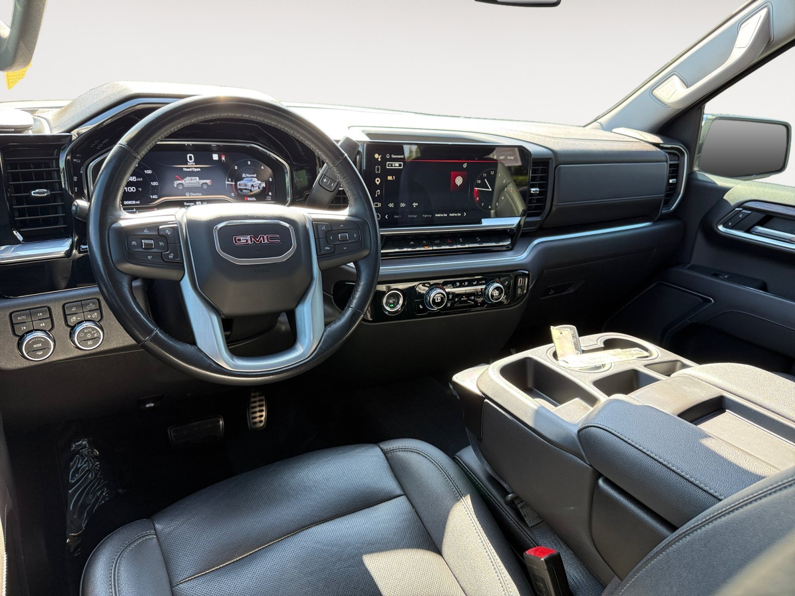 Used 2022 White Frost Tricoat GMC SLT image 15
