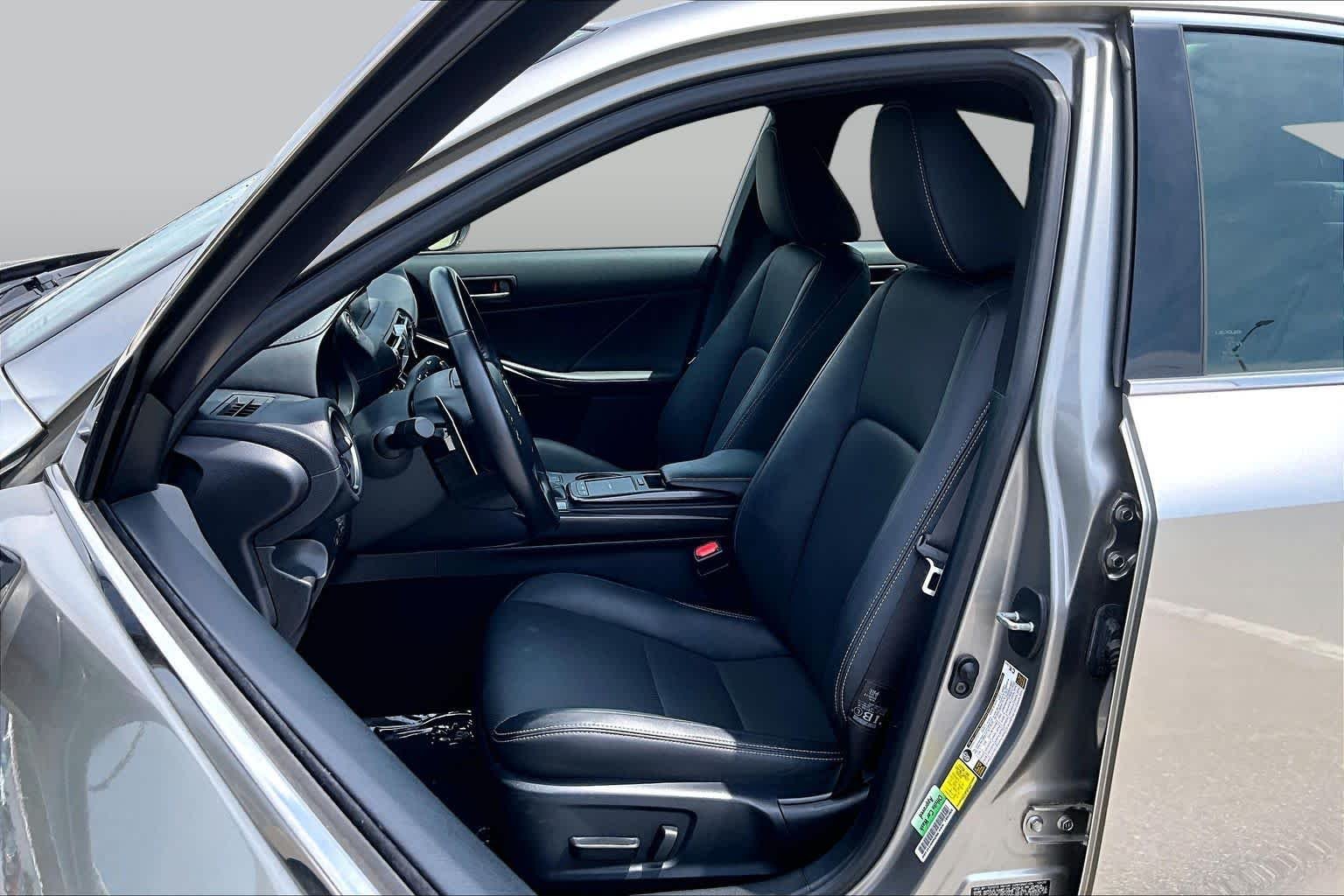 Used 2021 Atomic Silver Lexus  image 15