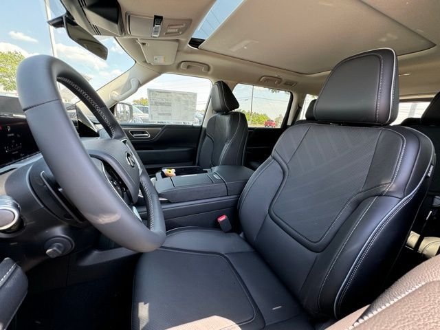 New 2026 RADIANT WHITE INFINITI Luxe 2WD image 10