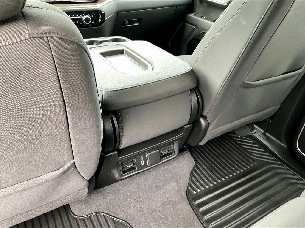 Used 2023 White GMC Elevation image 28