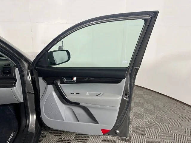 Used 2011 Silver Kia LX image 24