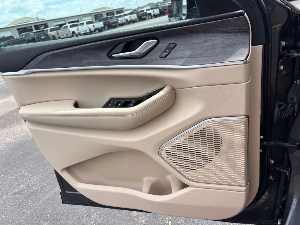Used 2025 Gray Jeep Limited image 22