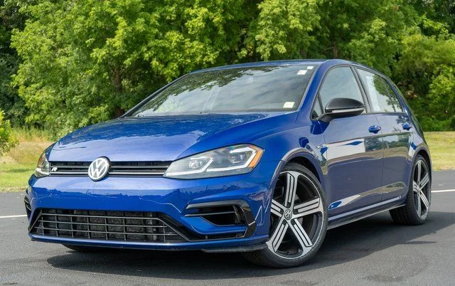 Used 2019 Blue Volkswagen DCC & Navigation 4Motion image 1