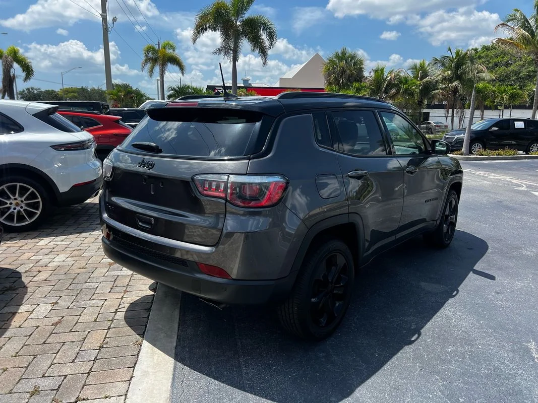 Used 2018  Jeep Altitude 4x4 image 6