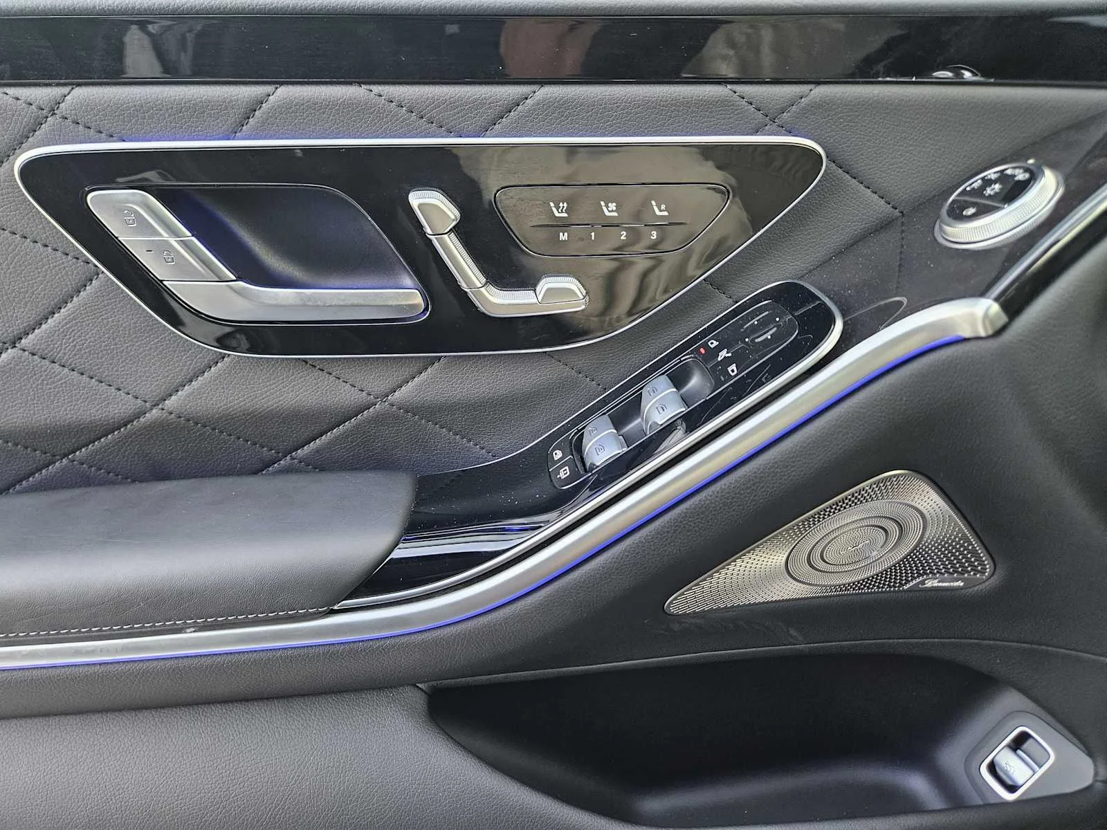 Used 2024 Obsidian Black Metallic Mercedes-Benz S 500 image 17