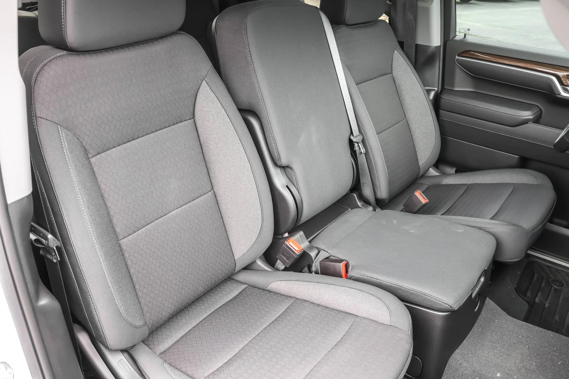 New 2025 Summit White Chevrolet LT (2FL) image 45