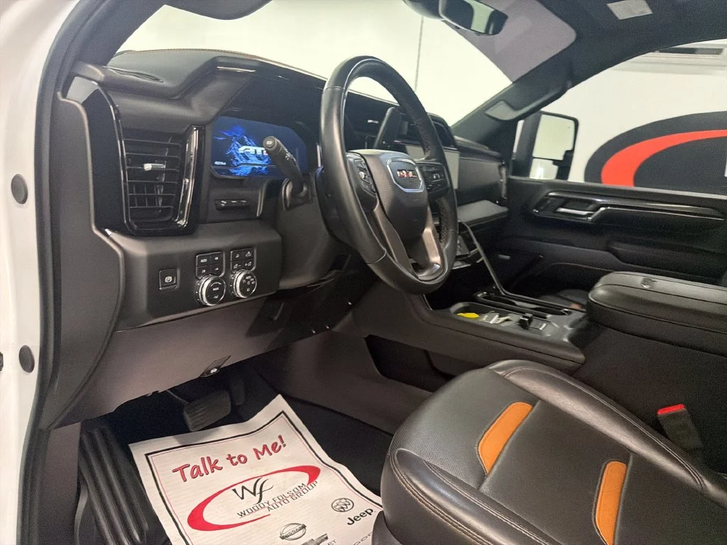 Used 2024 White GMC AT4 image 12