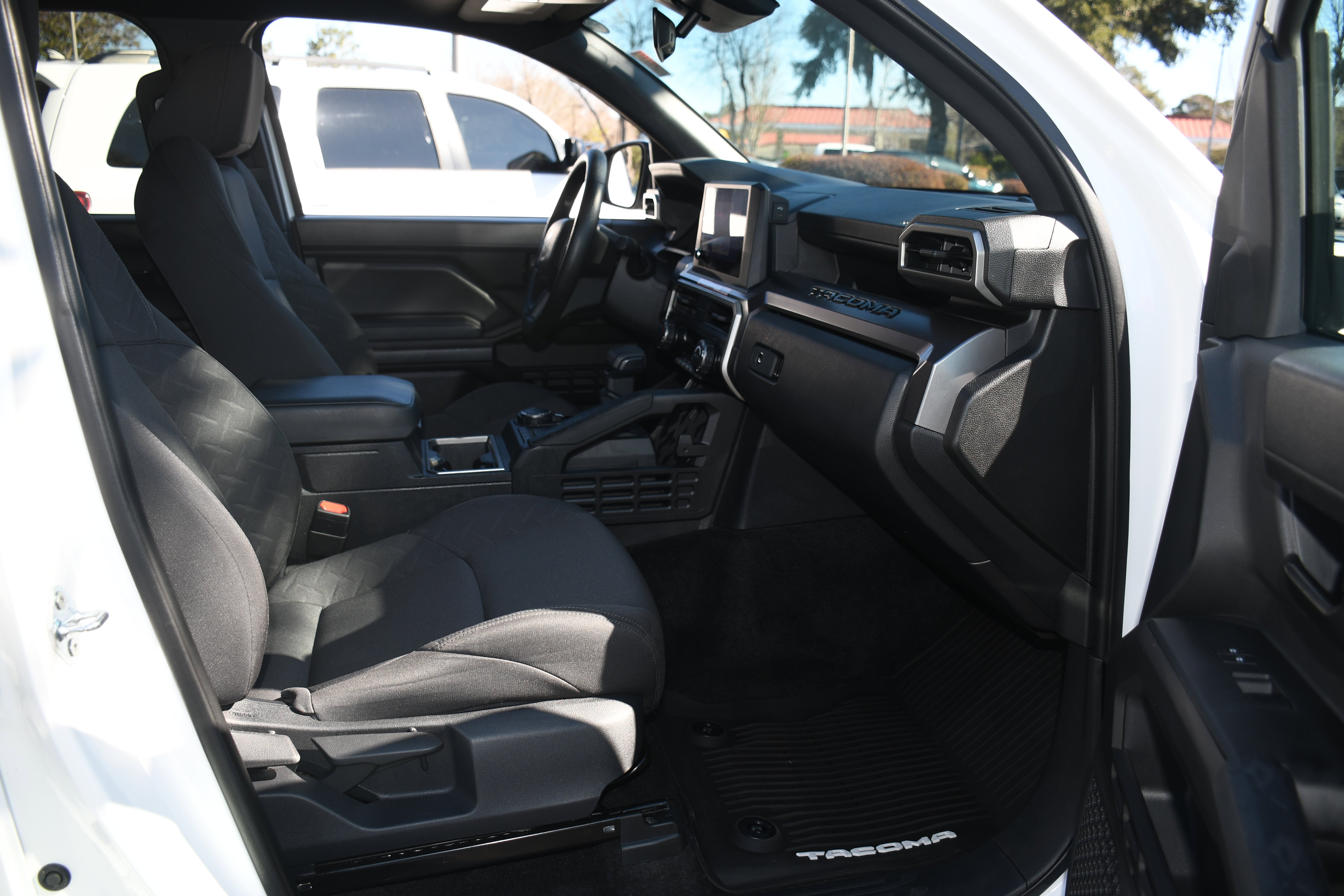 2025 Toyota Tacoma SR5 - Photo 19