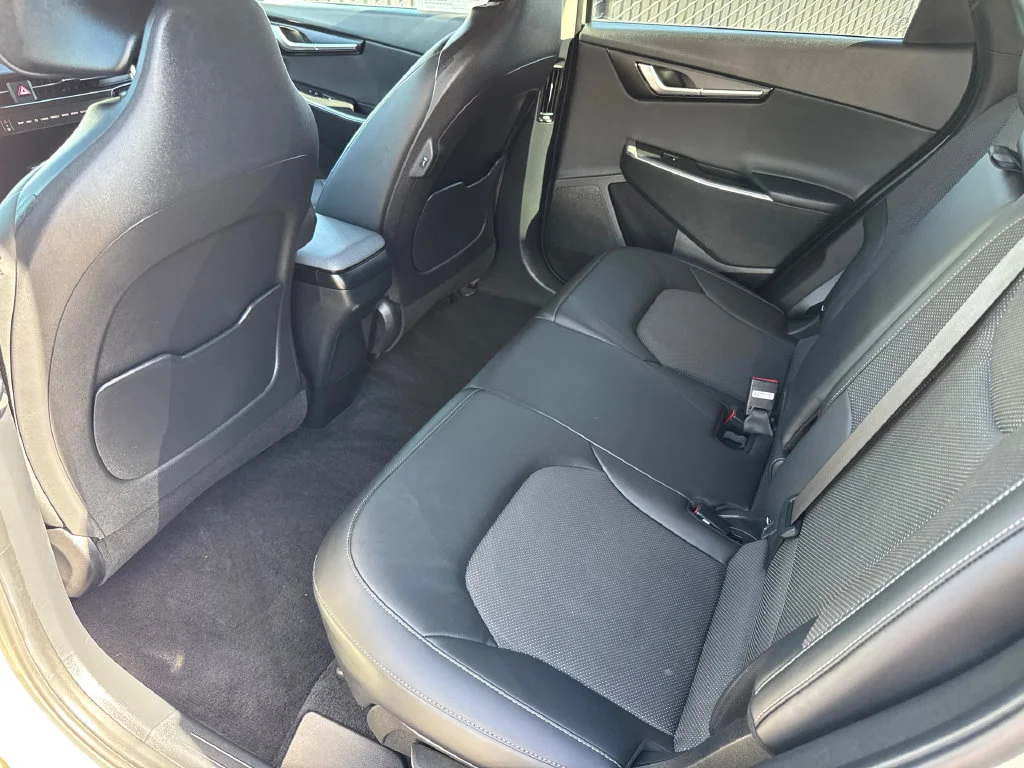 Used 2024 White Kia Light image 17