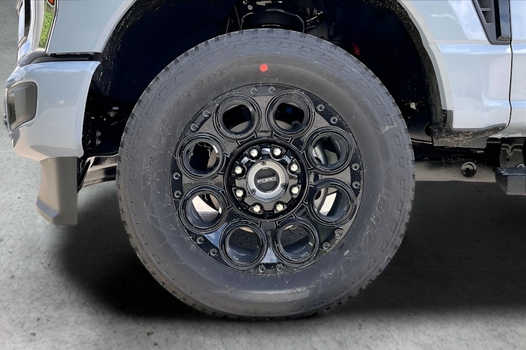 New 2026 Glacier Gray Metallic Tri-Coat Ford Lariat image 17