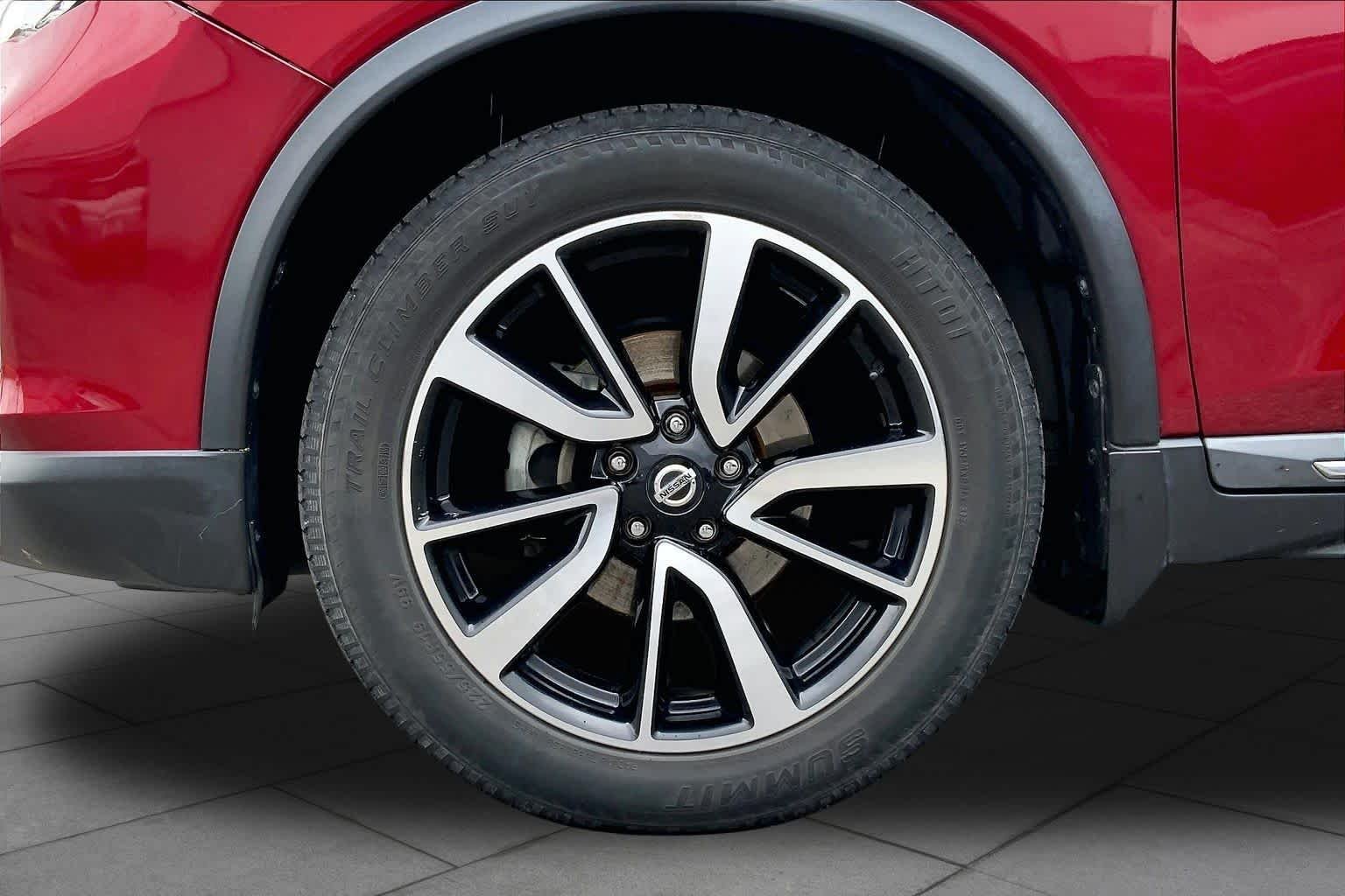 Used 2020 Scarlet Ember Tintcoat Nissan SL image 9