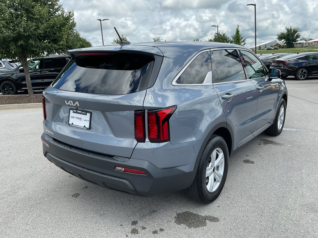 Certified Used 2023 Everlasting Silver Kia LX image 9