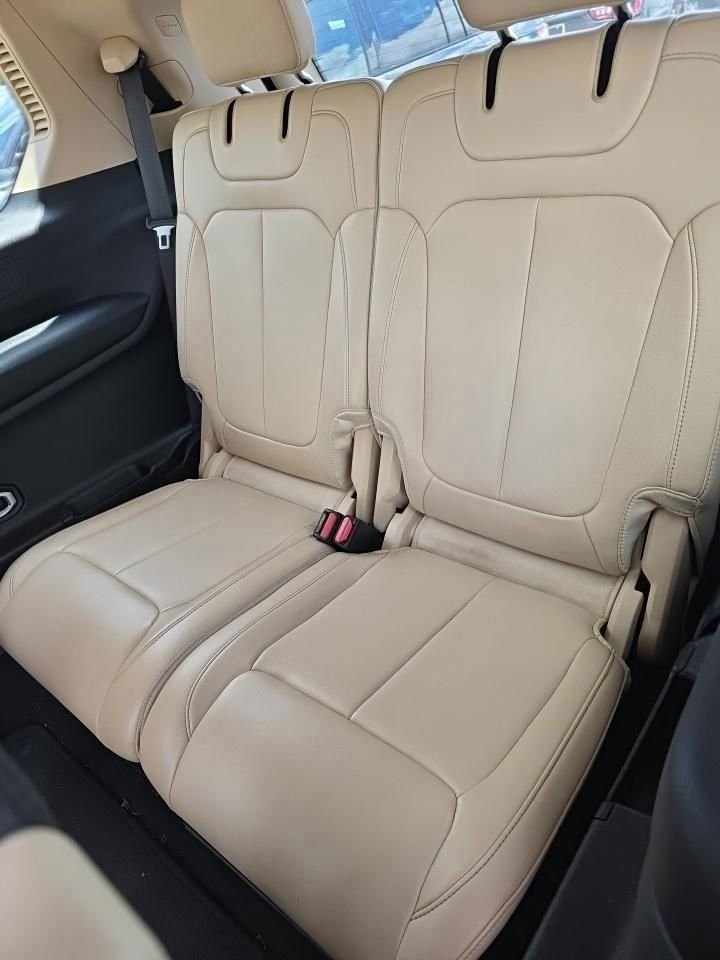 Used 2022 Black Jeep Limited image 12