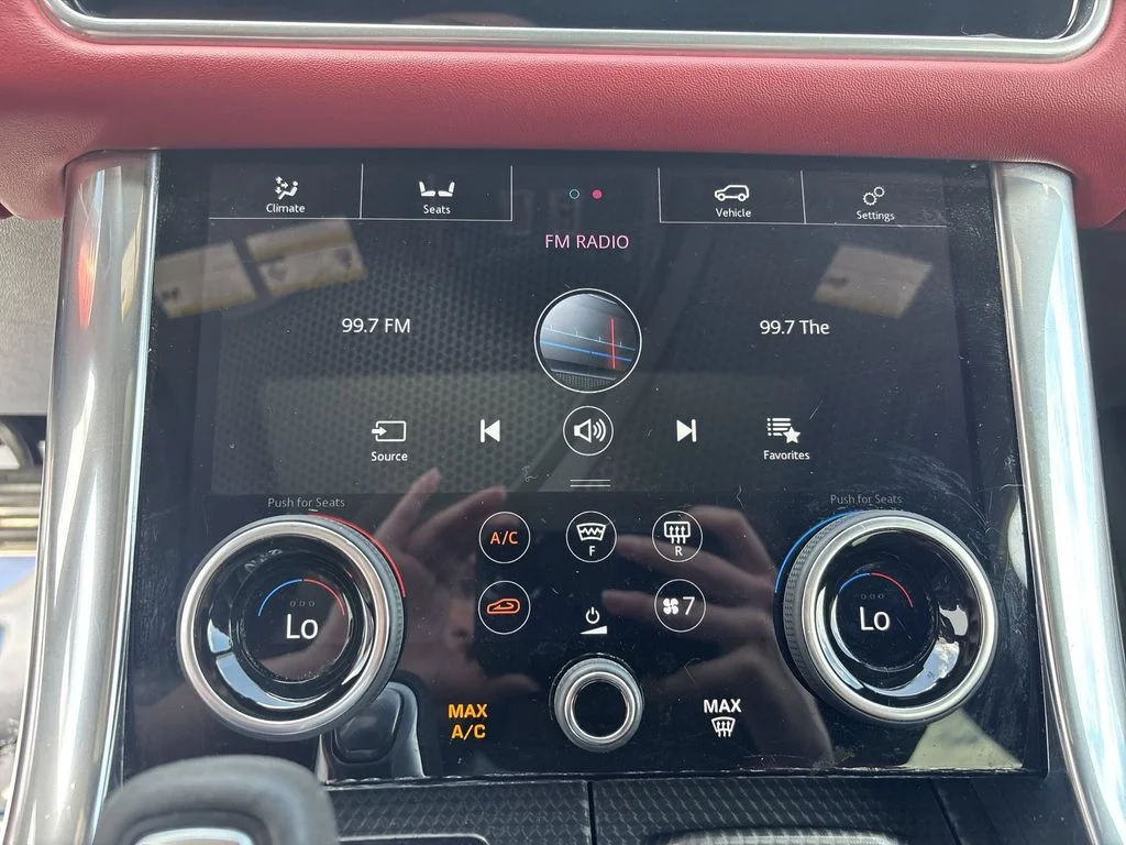 Used 2019  Land Rover HST image 12