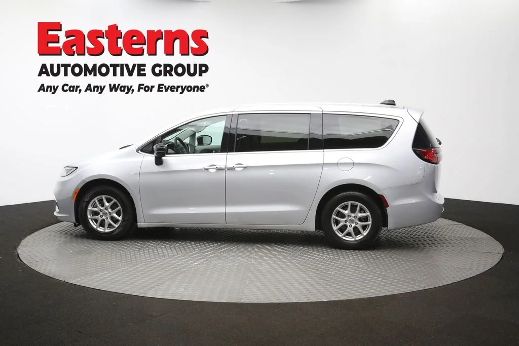 Used 2024 Silver Chrysler Touring L image 123