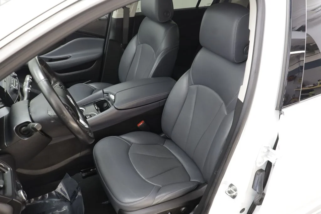 Used 2020 Summit White Buick Essence image 14
