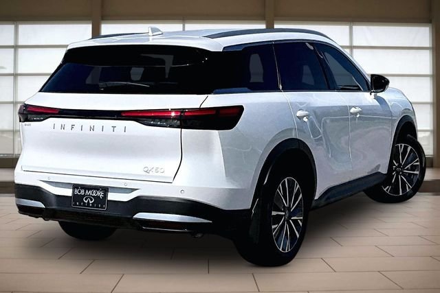 New 2027 RADIANT WHITE INFINITI LUXE image 2