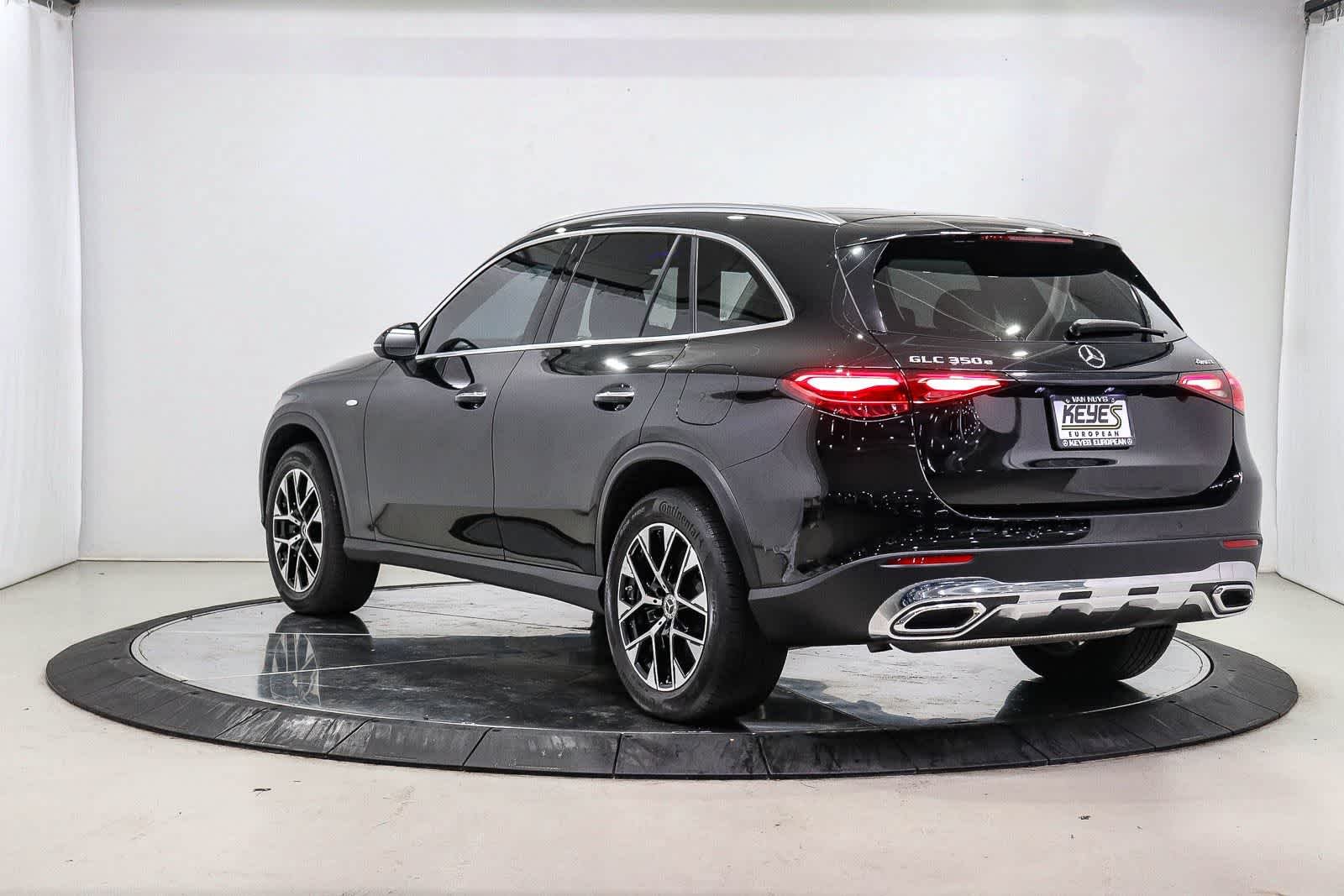 Used 2025  Mercedes-Benz GLC 350e image 2