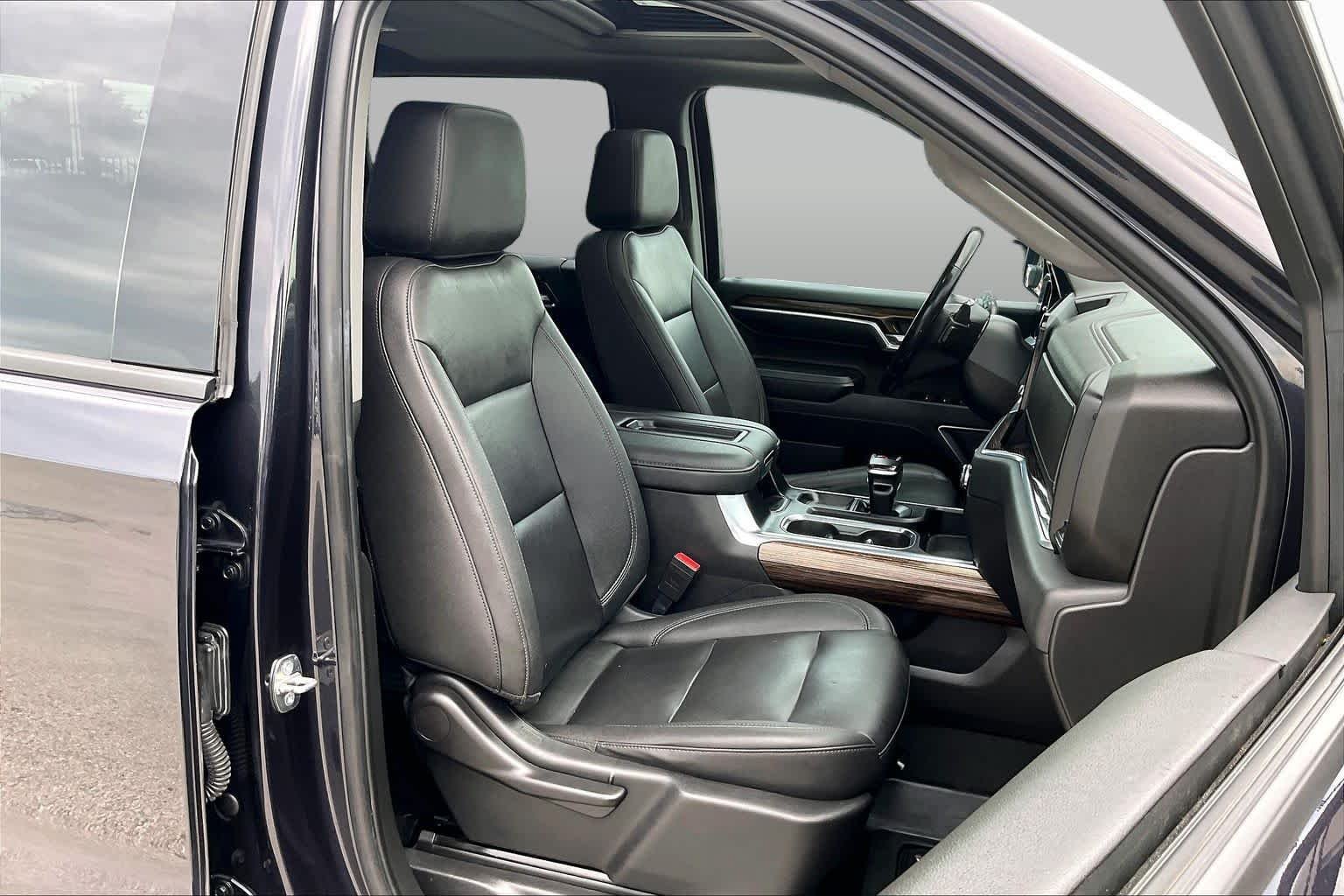 Used 2022 Titanium Rush Metallic GMC Elevation image 9