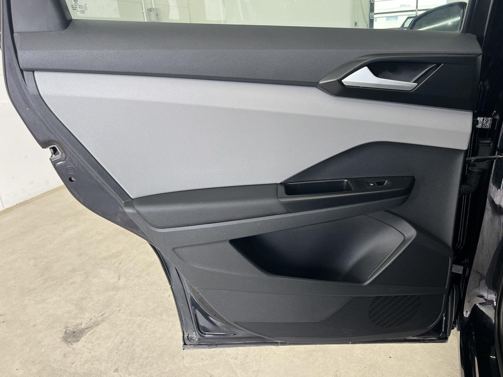 2023 Volkswagen Taos SE - Photo 24