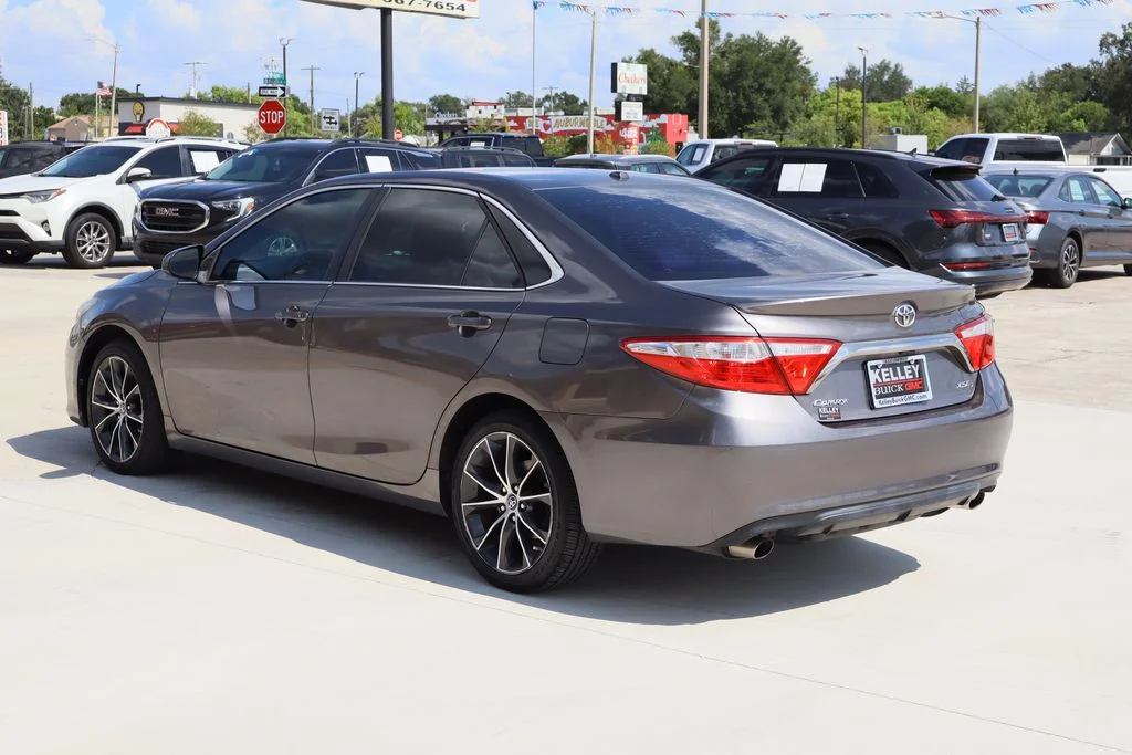Used 2016 Gray Toyota XSE V6 image 7