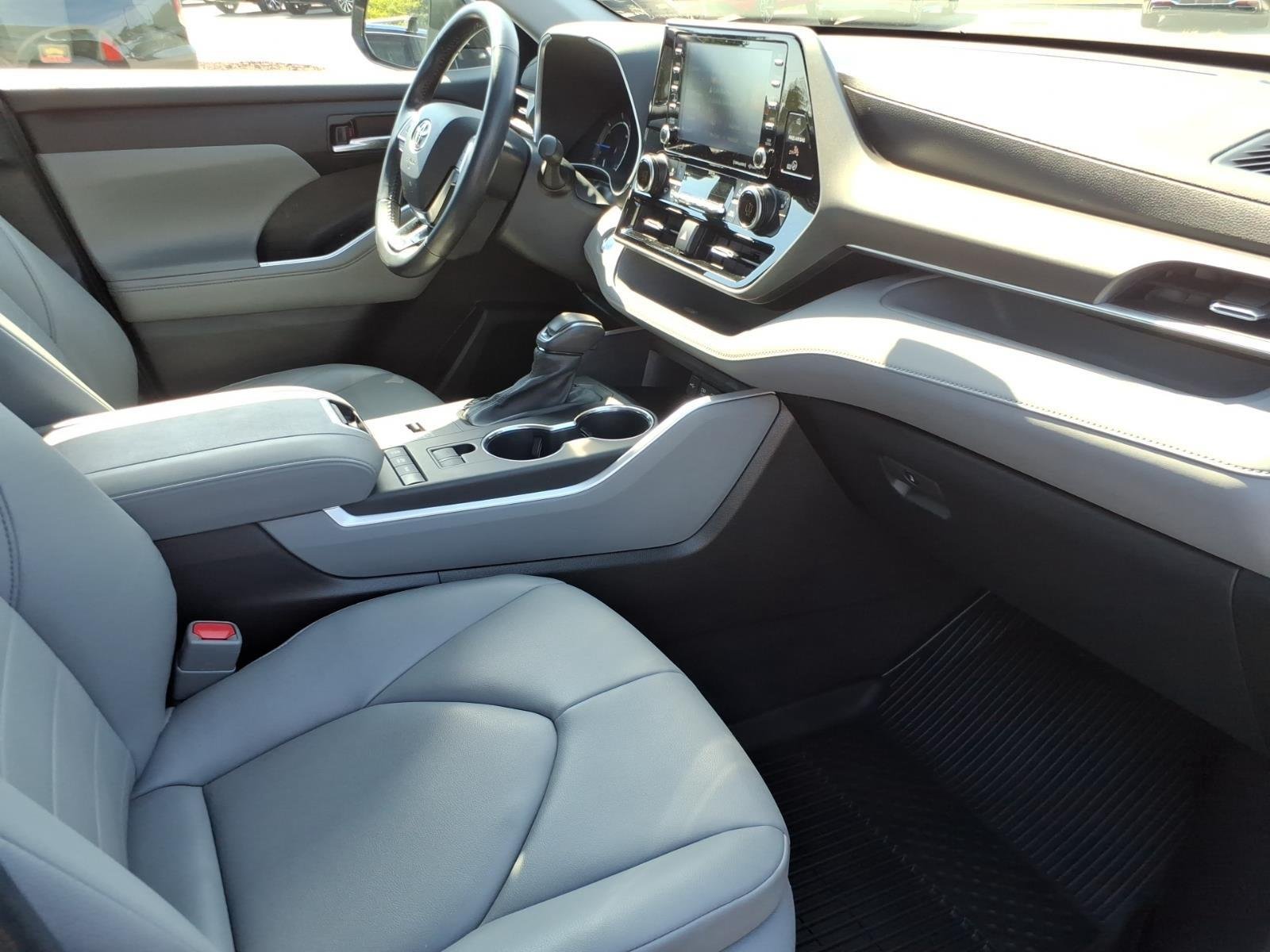 Used 2020 Midnight Black Metallic Toyota Hybrid XLE image 25