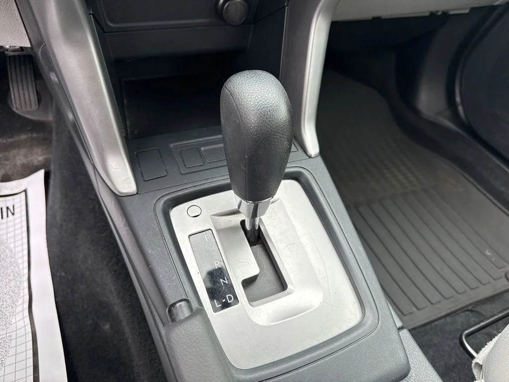 Used 2015 White Subaru 2.5i image 32
