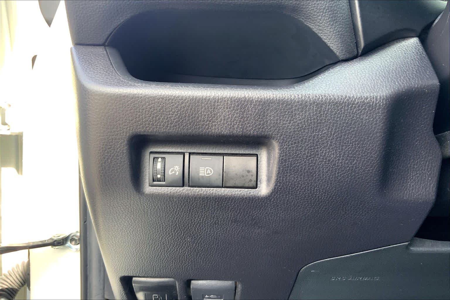 Used 2025 Ice Cap Toyota XLE image 33