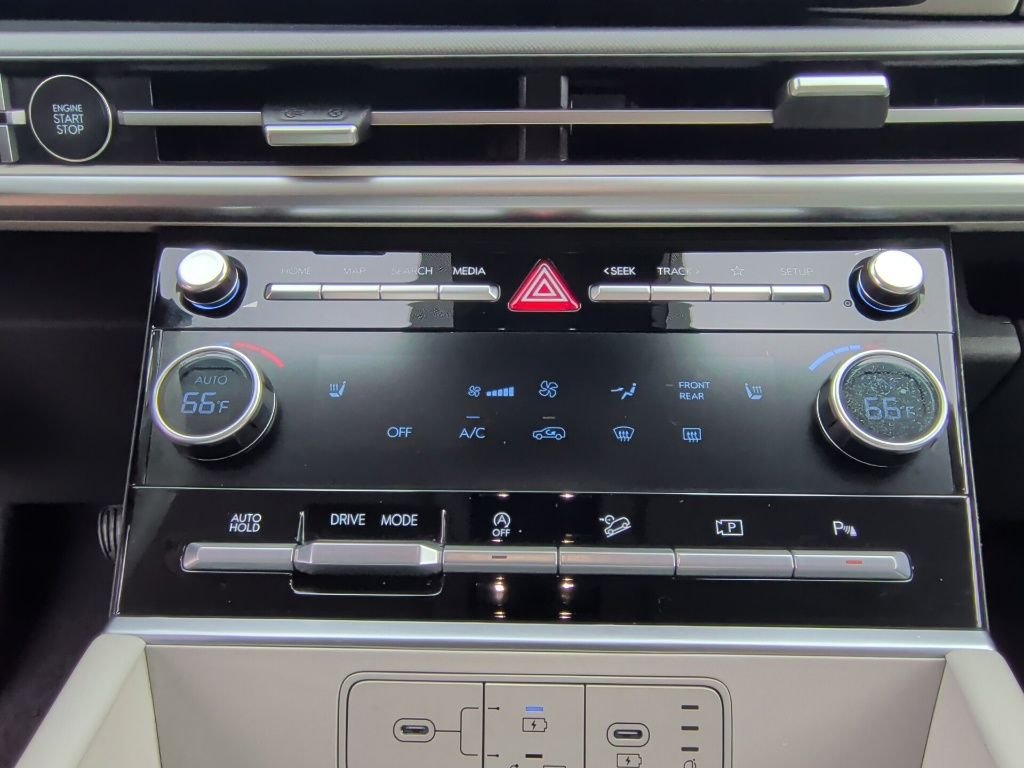 Used 2026 White Hyundai SEL image 23