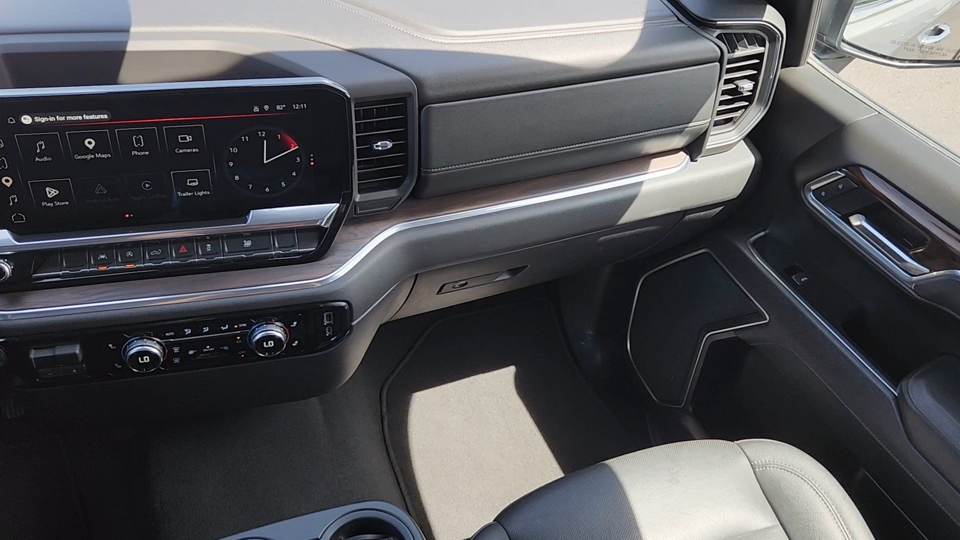Used 2025 Sterling Metallic GMC SLT image 6