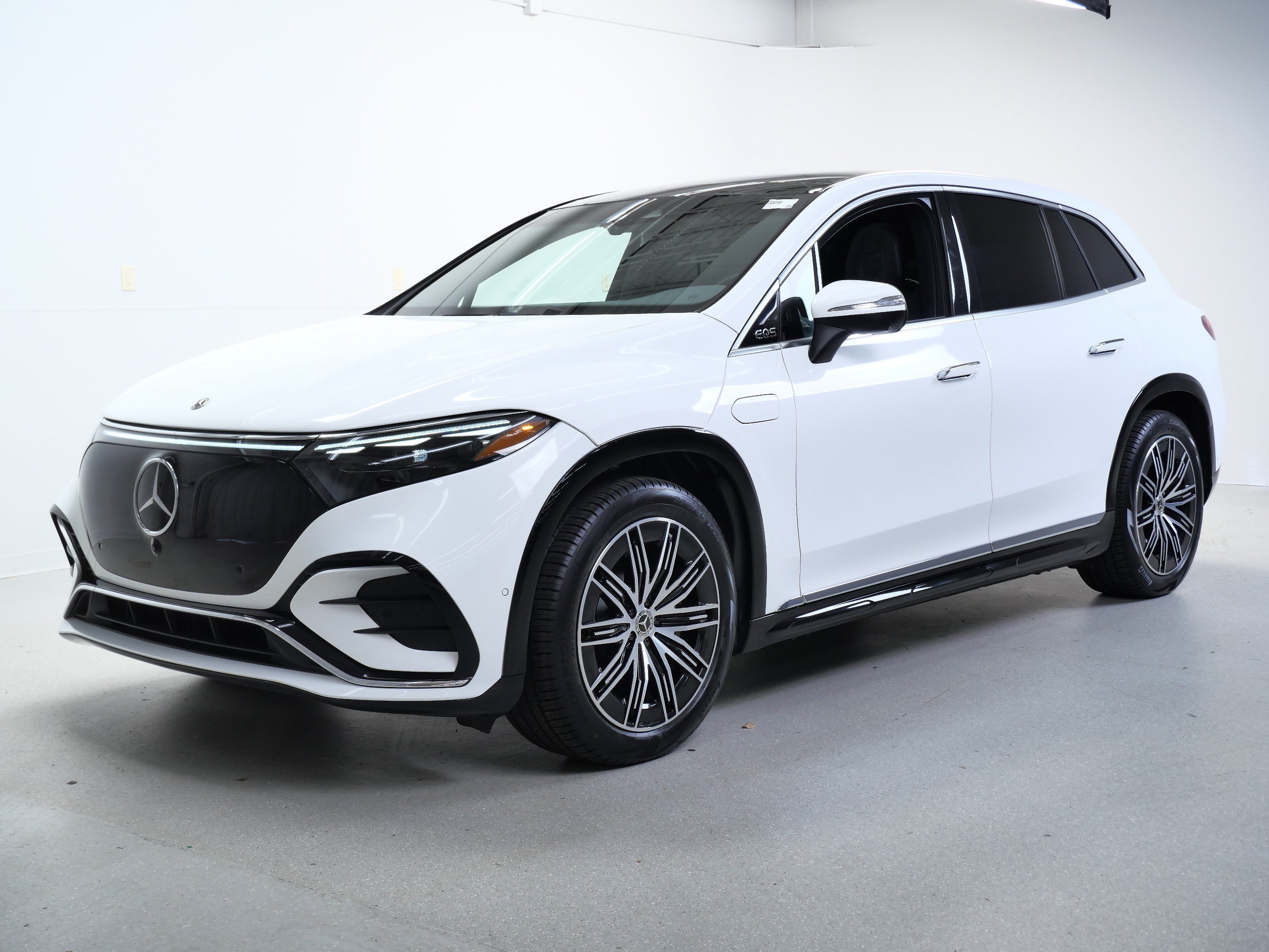 Certified Used 2023 Polar White Mercedes-Benz EQS 580 image 8