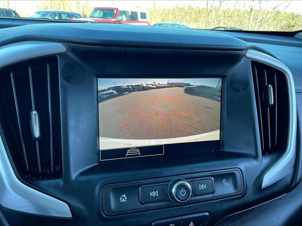 Used 2024 White GMC SLE image 18