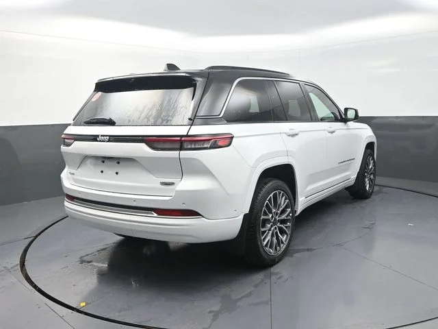 New 2026 Bright White Clear-Coat Exterior Paint Jeep Summit image 9