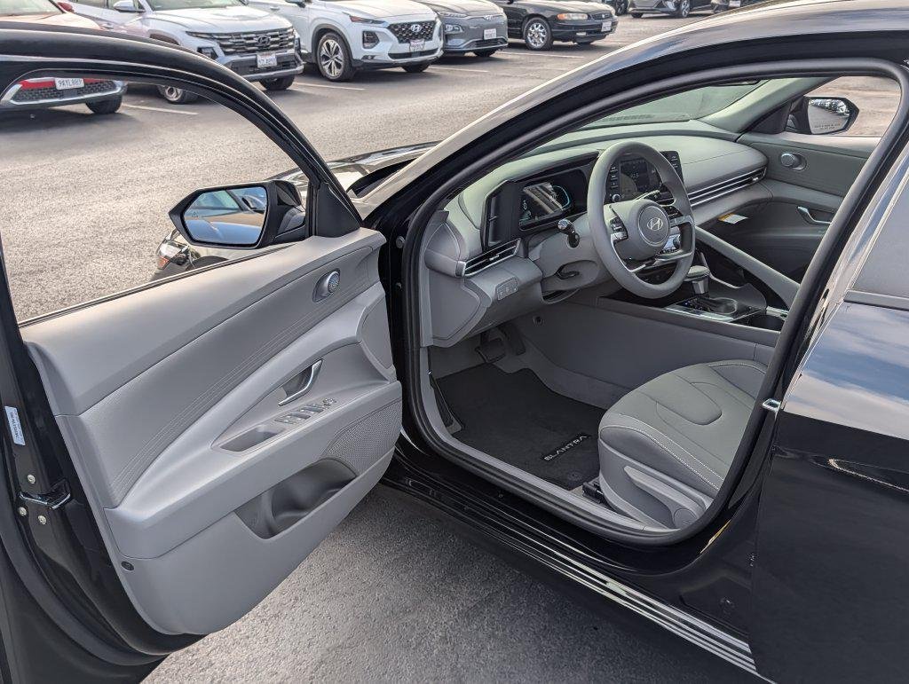 New 2026 Black Hyundai Blue image 30