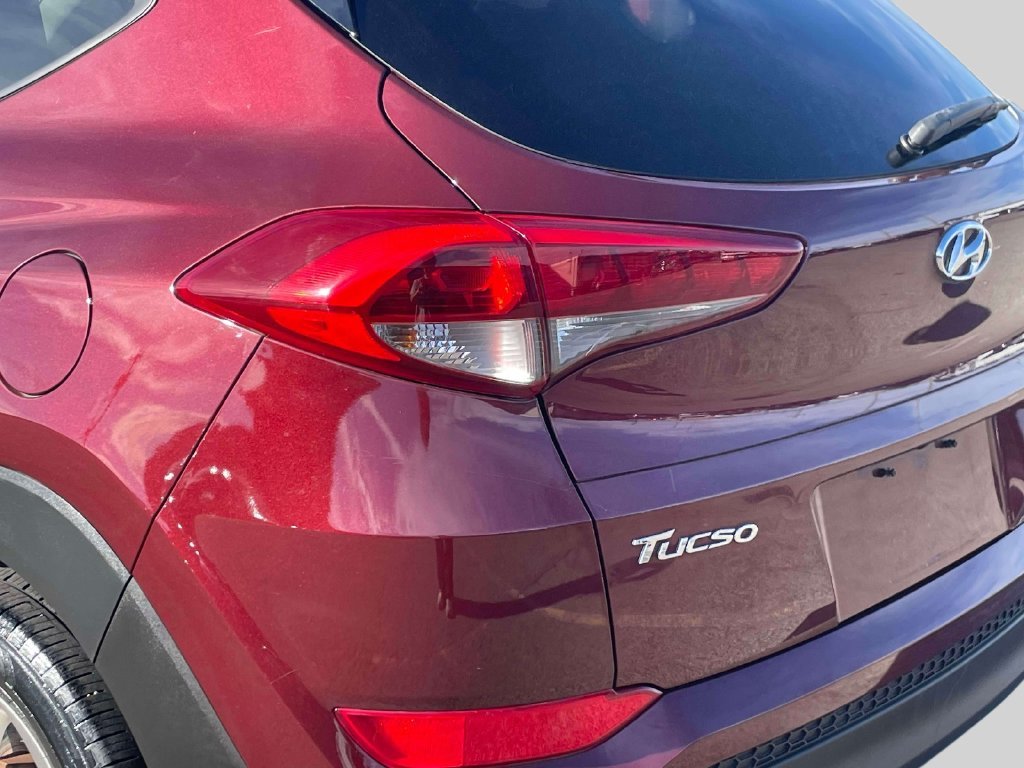 Used 2017 Red Hyundai SE Plus image 11