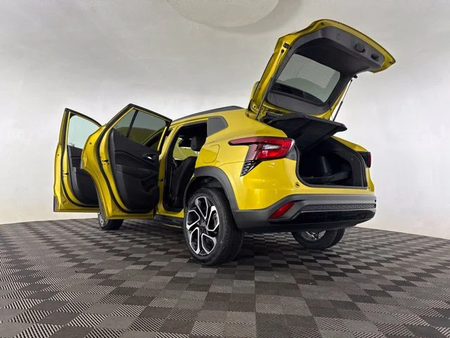 Used 2025 Yellow Chevrolet 2RS image 27