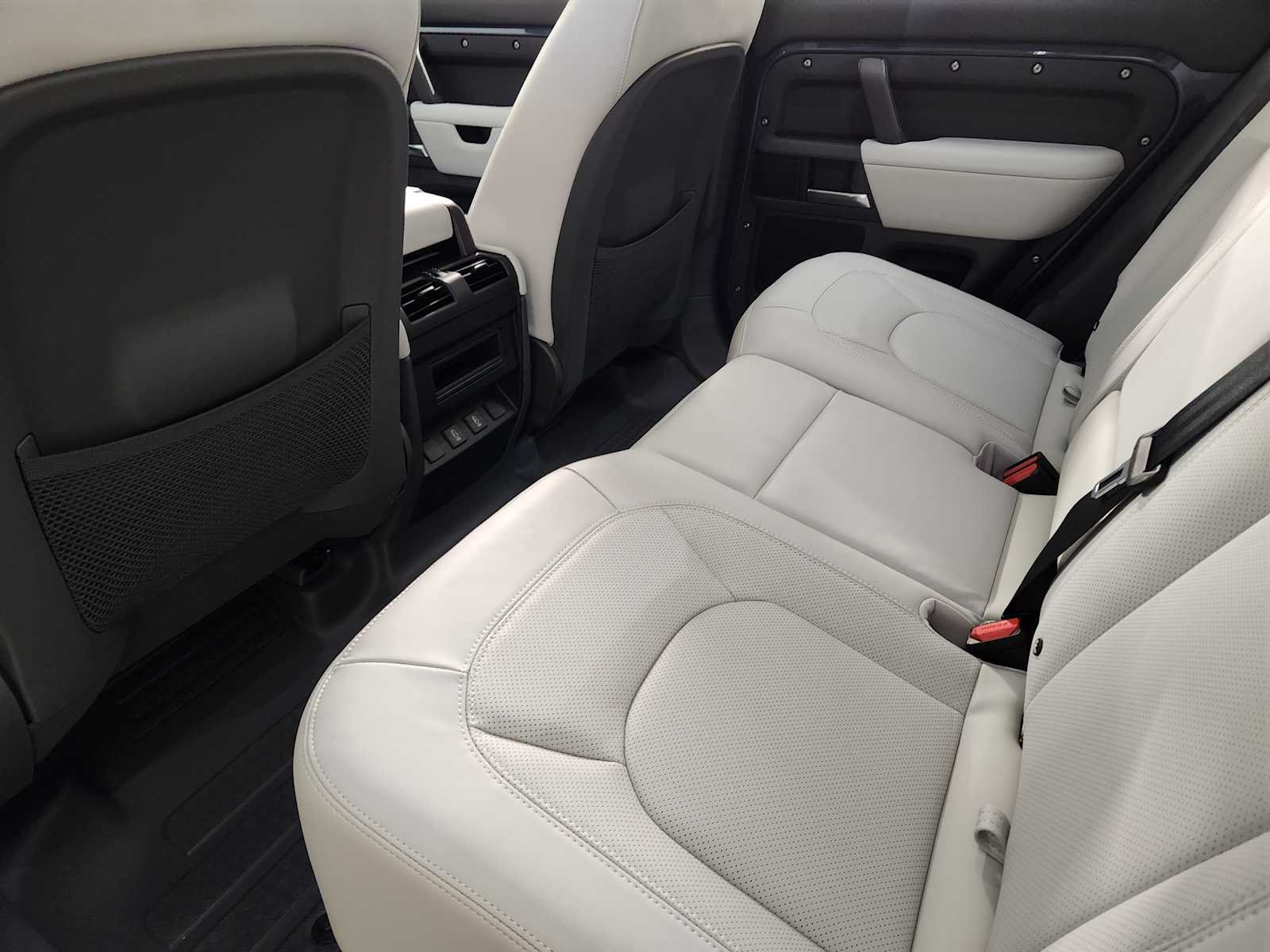 New 2026 Tasman Blue Land Rover X-Dynamic SE image 29
